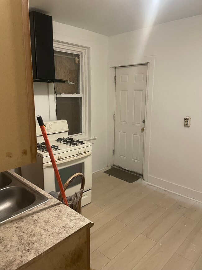 Cocina - 236 Rosemont Ave