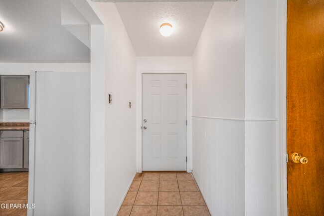 Photo - 5520 Edinburg Dr