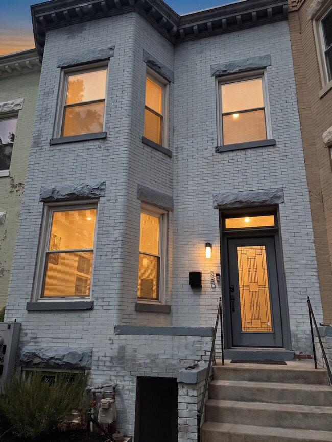 Photo - 135 Adams St NW