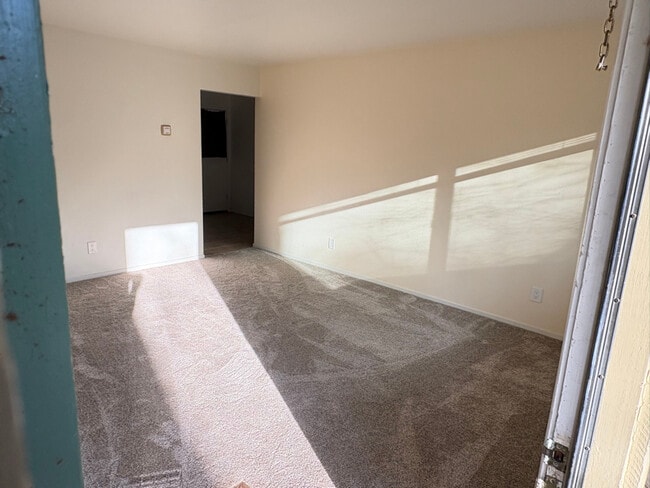 Photo - 3075 Miles Way