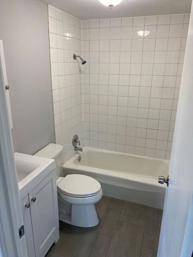 Building Photo - 3710 W 119th St Unit 1E