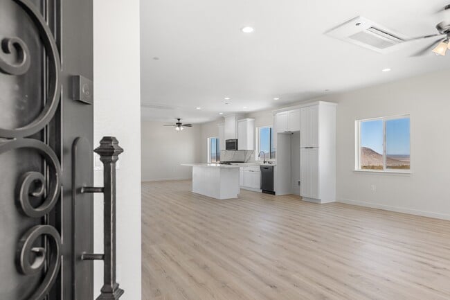 Photo - 10201 Crest Rd