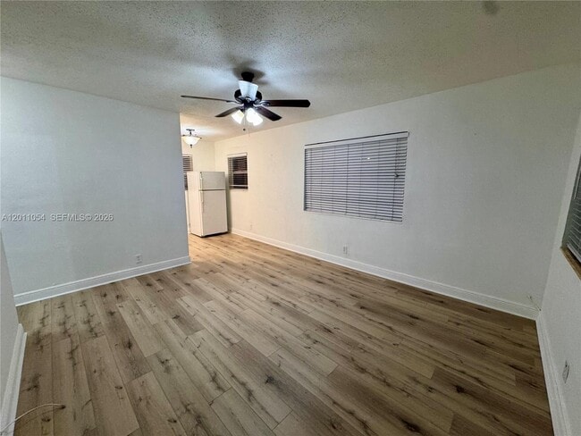 Building Photo - 2240 NE 171 St Unit 11
