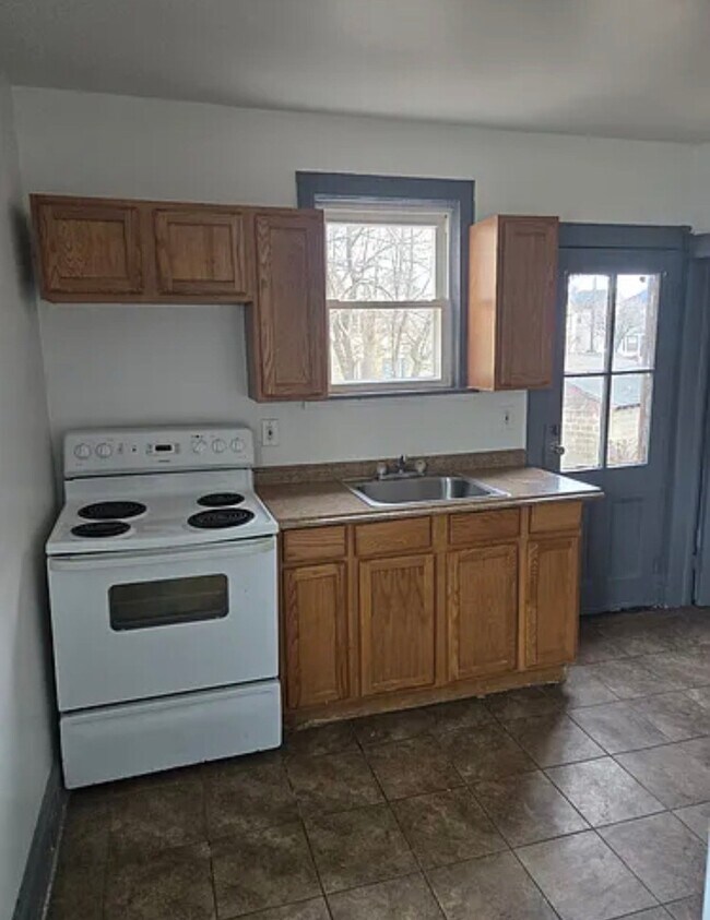 Photo - 95 Catharine St Unit 2