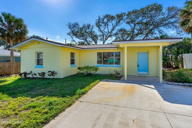 Building Photo - 3 Bedroom Beachside Rental