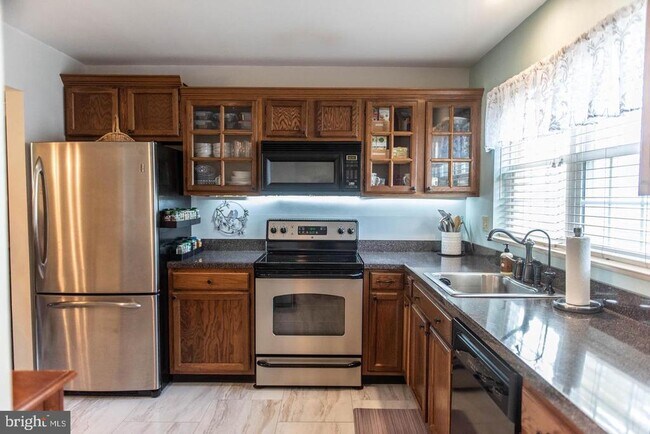 Photo - 609 Cambridge Ct