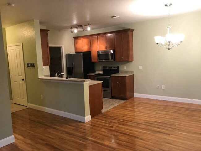 Building Photo - 2 bed/ 2 bath in Southern Dunes