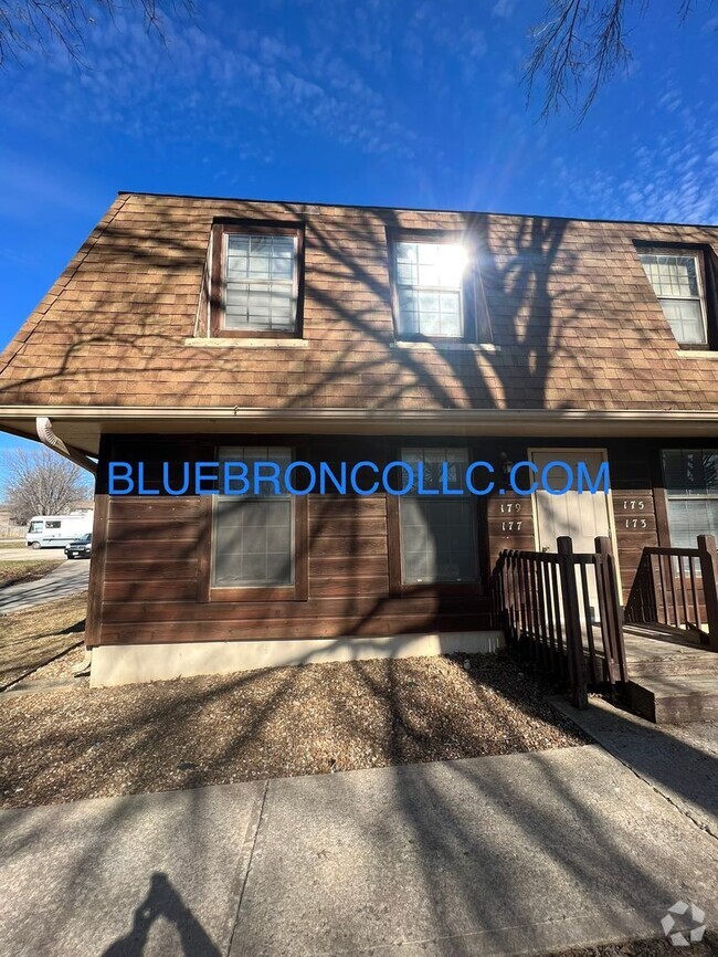Building Photo - Great price for 1 bedroom apartment, large... Unit 173