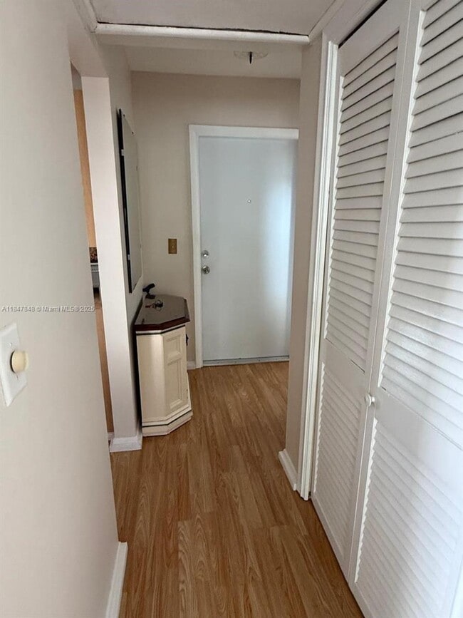 Building Photo - 4025 N Federal Hwy Unit 221A Rental