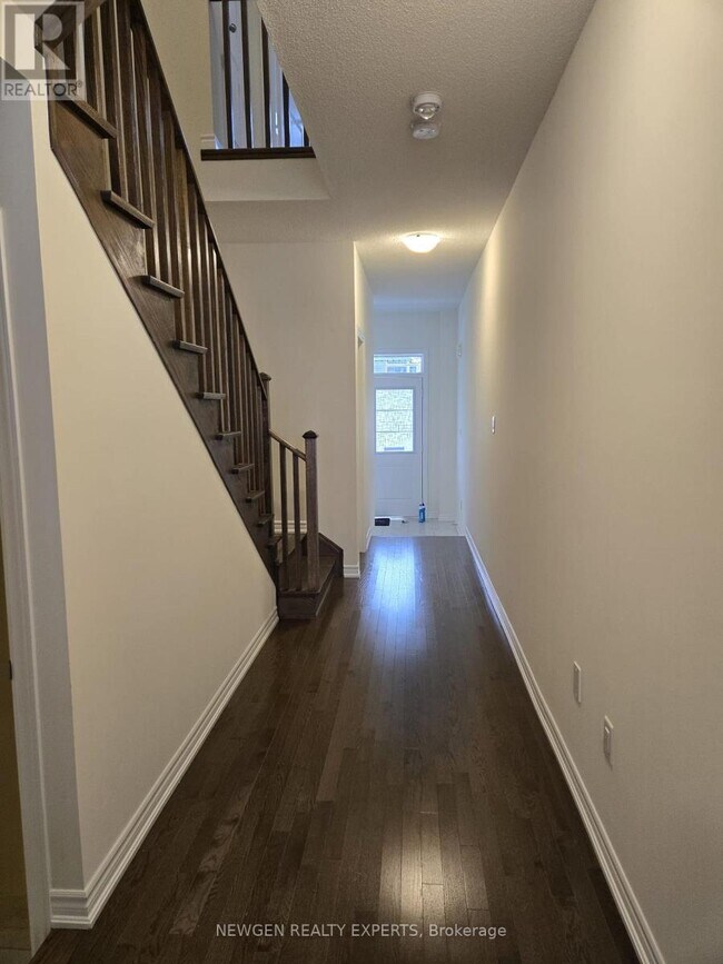 Photo - 27 Donald Ficht Crescent