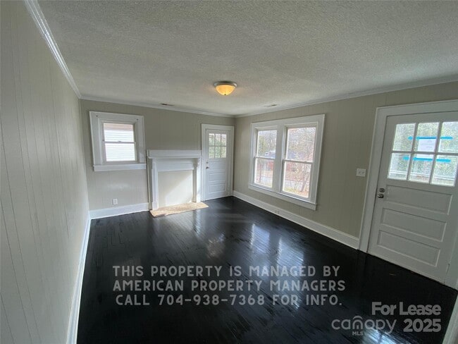 Photo - 69 Creswell Dr NE