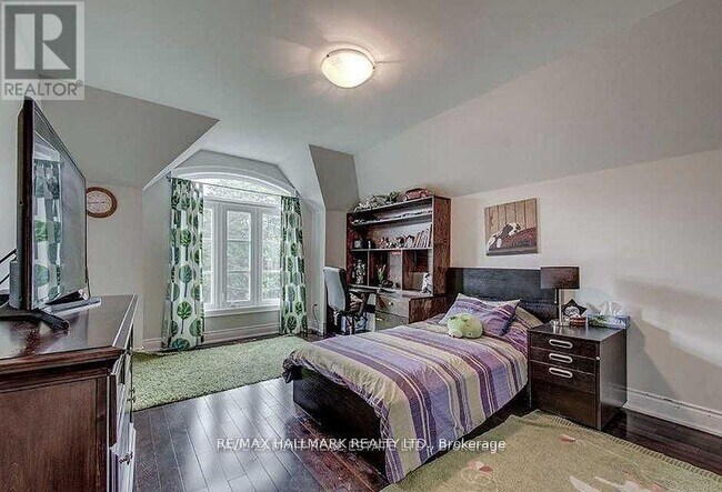 Photo - 90 Grandview Ave