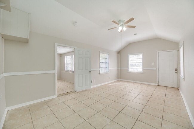 Photo - Pinewood Apartments