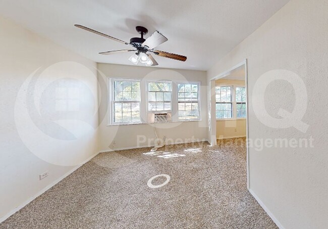 Photo - 224 W Hull St