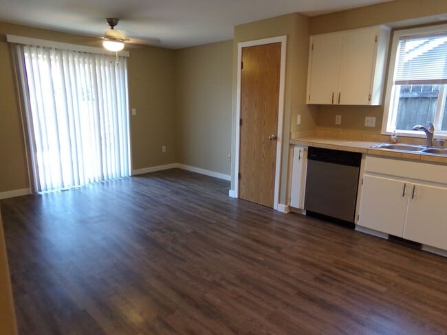 Photo - Three Bedroom on quiet cul-de-sac!