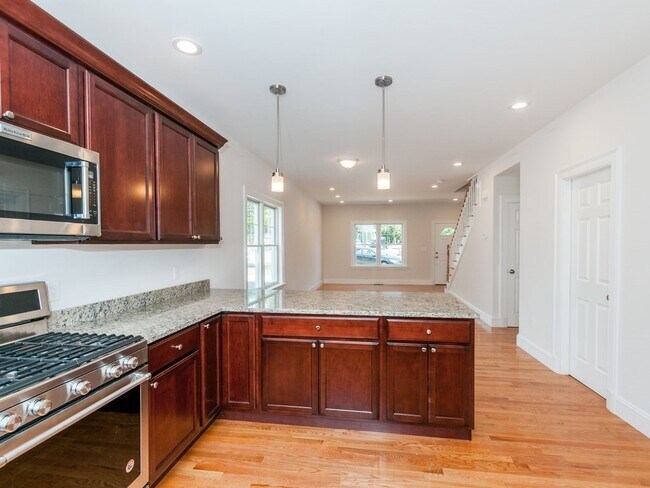 Photo - 182 Cushing St