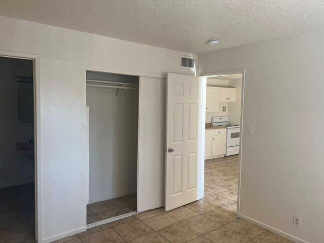 Photo - Available 1 Bedroom Condo In Central Las V... Unit 2