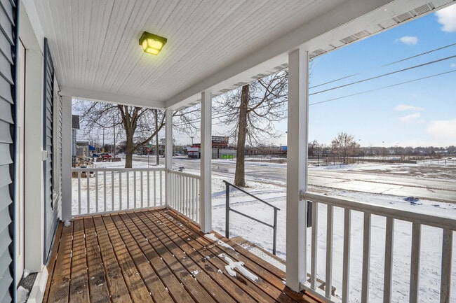 Photo - 428 W Delavan Dr