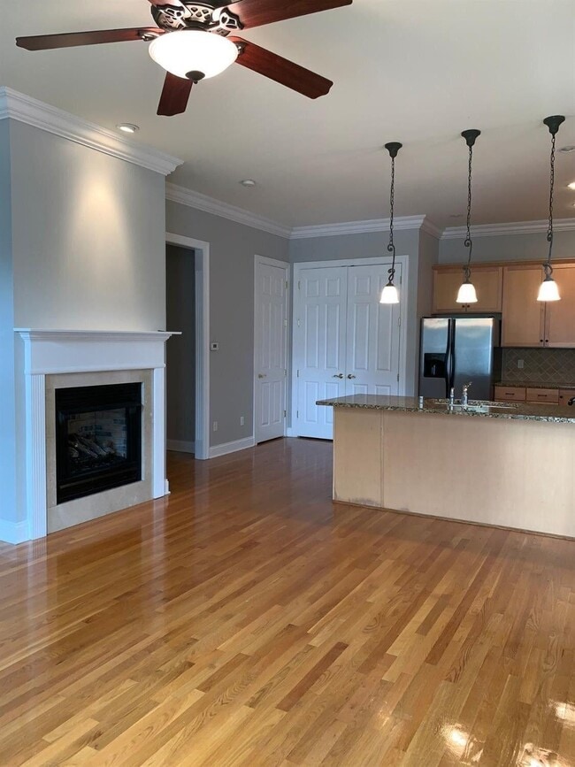 Photo - 631 W Main St