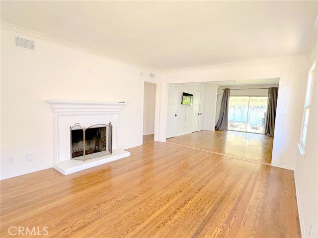 Photo - 14722 Addison St