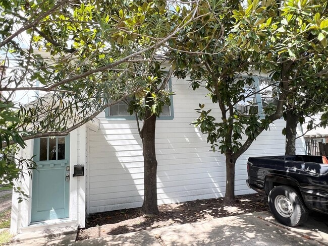 Building Photo - 101 W 12th St