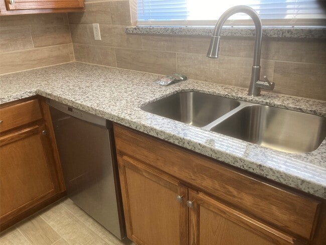 Photo - 303 Fair Oak Ct