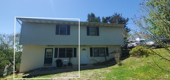 Building Photo - 806 Price St Rental