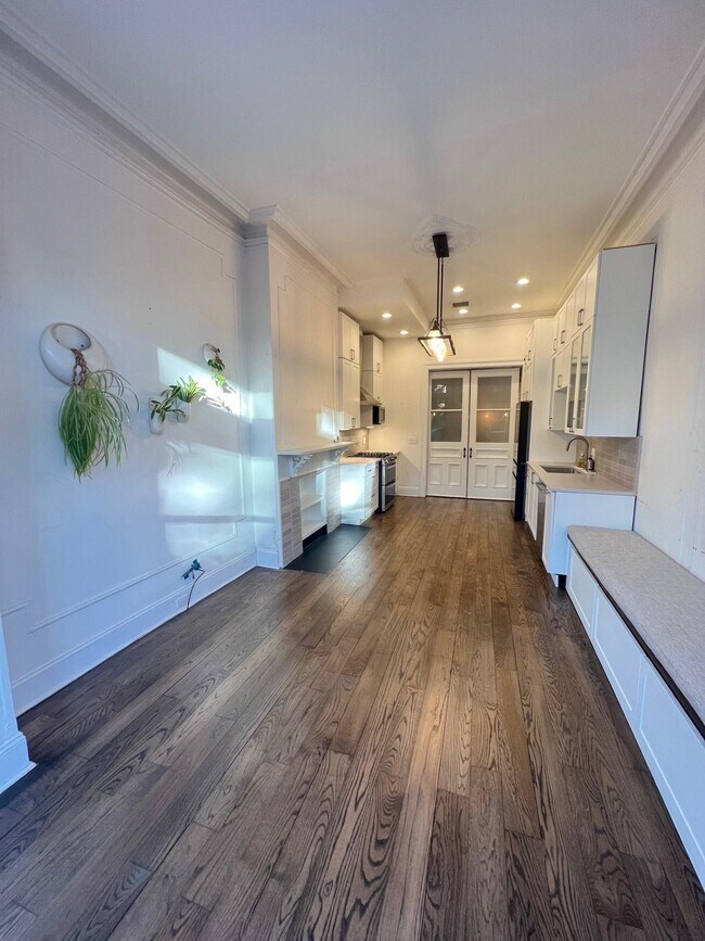 Photo - 122 Mercer St