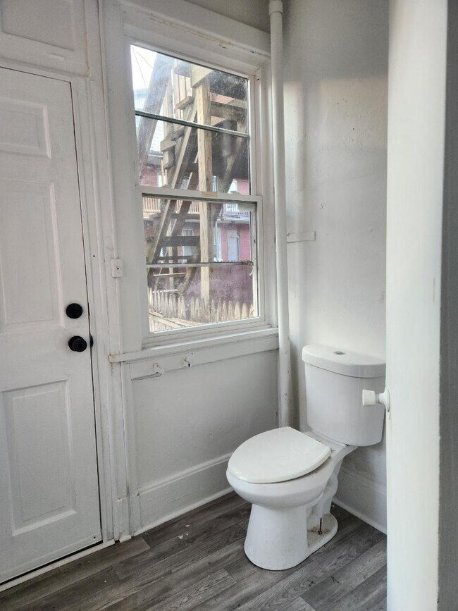 Photo - 2210 Green St