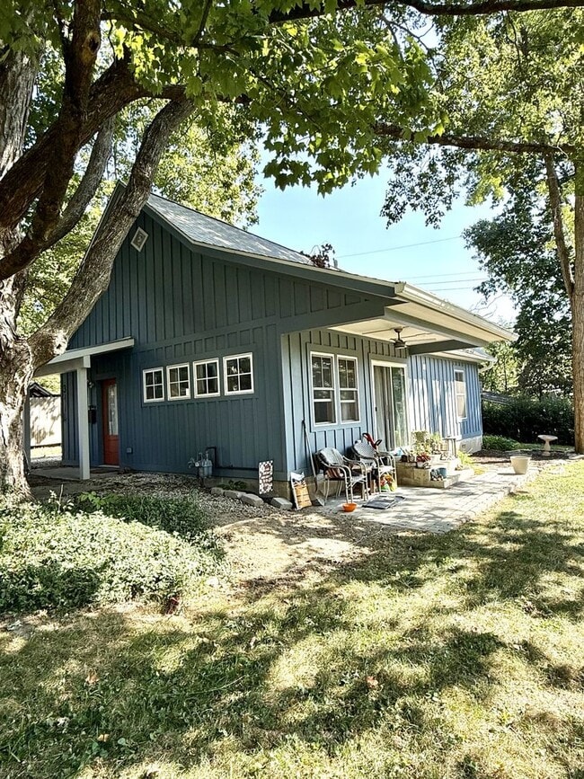 341 1/2 S Jackson St.