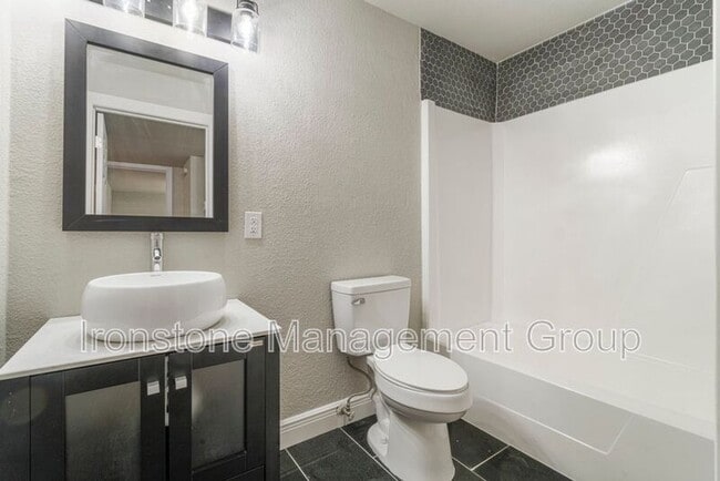 Building Photo - 2618 E 8th St