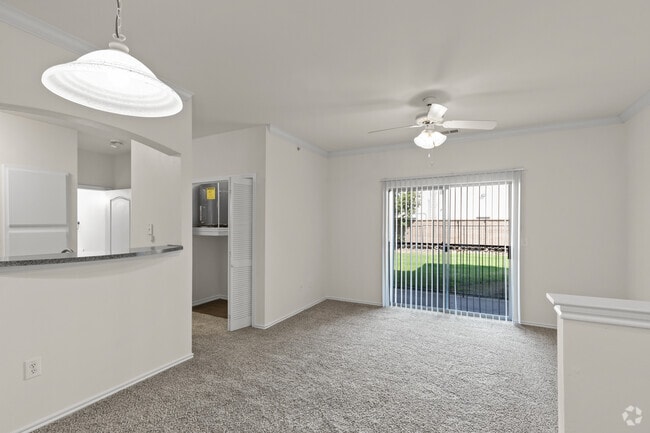 1HAB, 1BA - 659SF - A1 - Sala de estar - Kensington Park