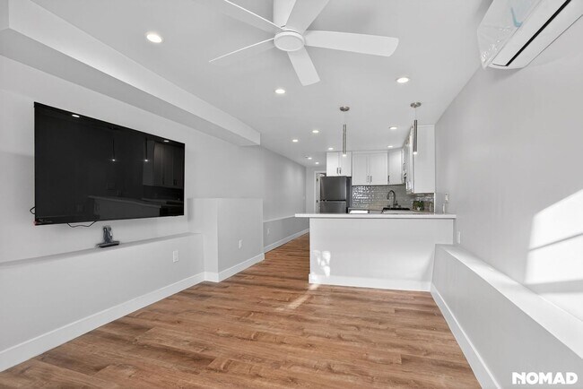 Photo - 857 McElroy St