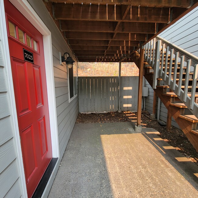 Photo - 7023 N Burlington Ave Unit 6