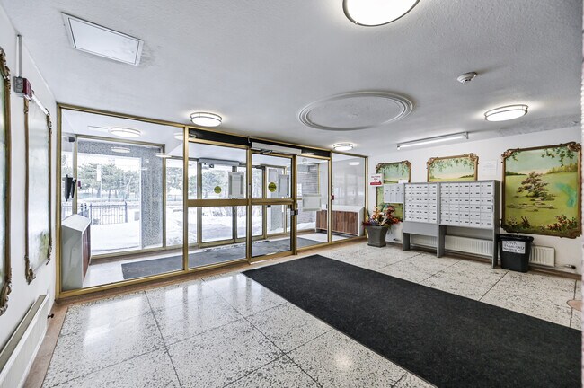 Photo - 333 Dixon Road