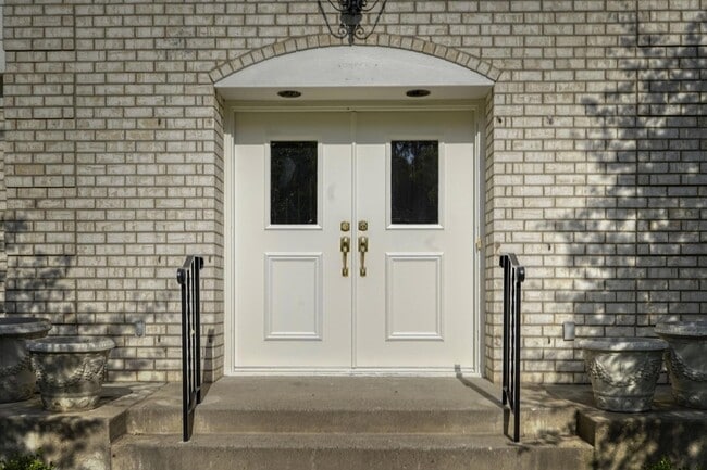 Photo - 5721 Londonderry Rd