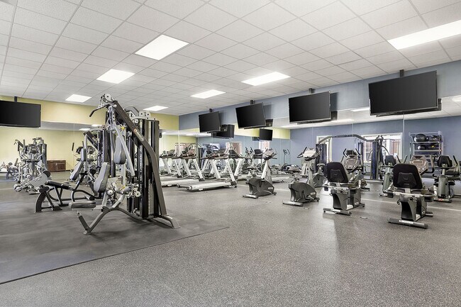 C243030_VerandaAtCenterField_FitnessCenter_01