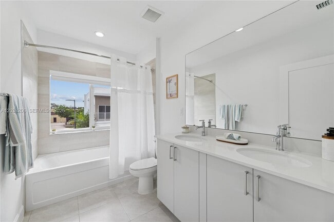 Photo - 635 NW 30th Ave