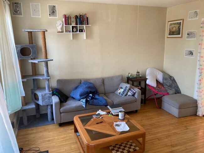 Photo - 2951-51A N Fratney St Unit Upper