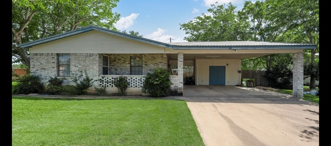 Building Photo - 305 David Davis Dr Rental