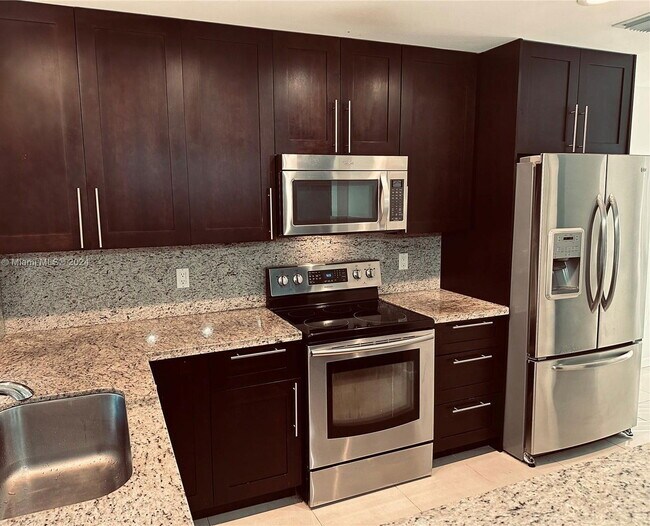 1374 Springside Dr Townhome FIU OffCampus Housing site Off