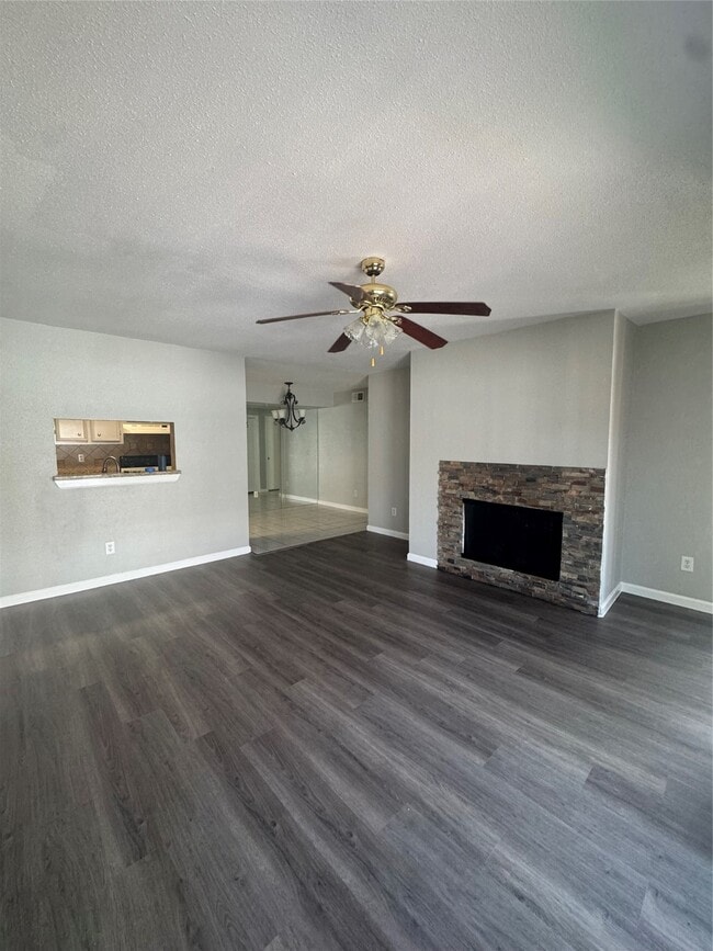 Photo - 9350 Country Creek St