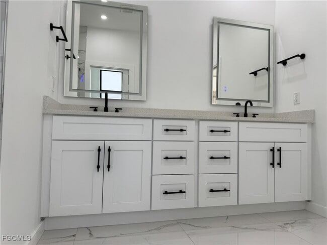 Photo - 707 NE Juanita Pl