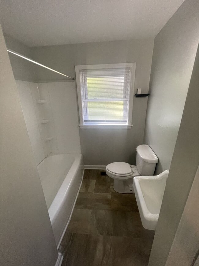 Photo - 2 bd 1 ba House