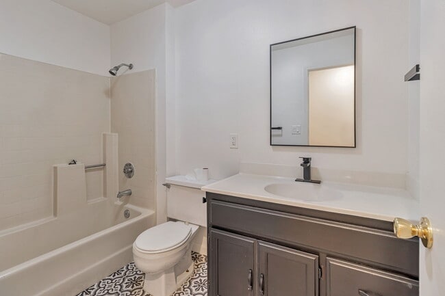 Building Photo - 255 Fanyon St