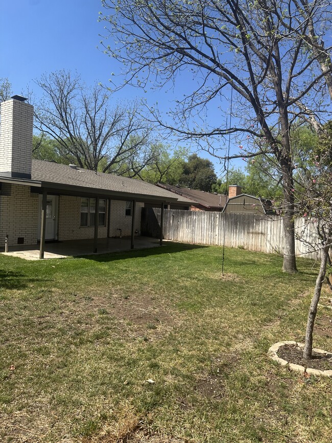 Photo - 2926 Briargrove Ln