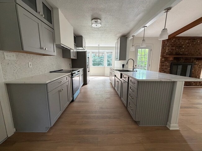 Photo - 112 Talbot Rd