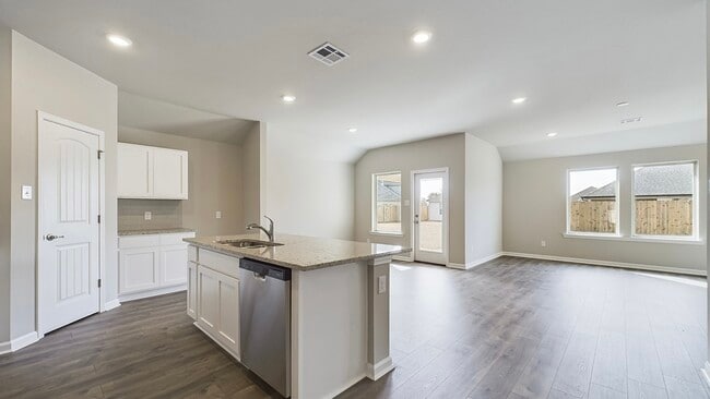 Photo - 105 Whirlaway Dr