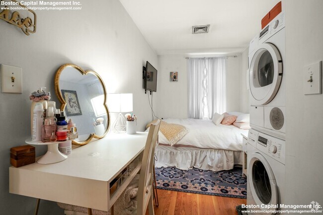 Building Photo - 198 Endicott St Unit 3 Rental