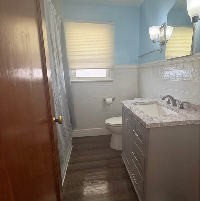 Photo - 1620 E 18th St Unidad 1620 E 18th St. A